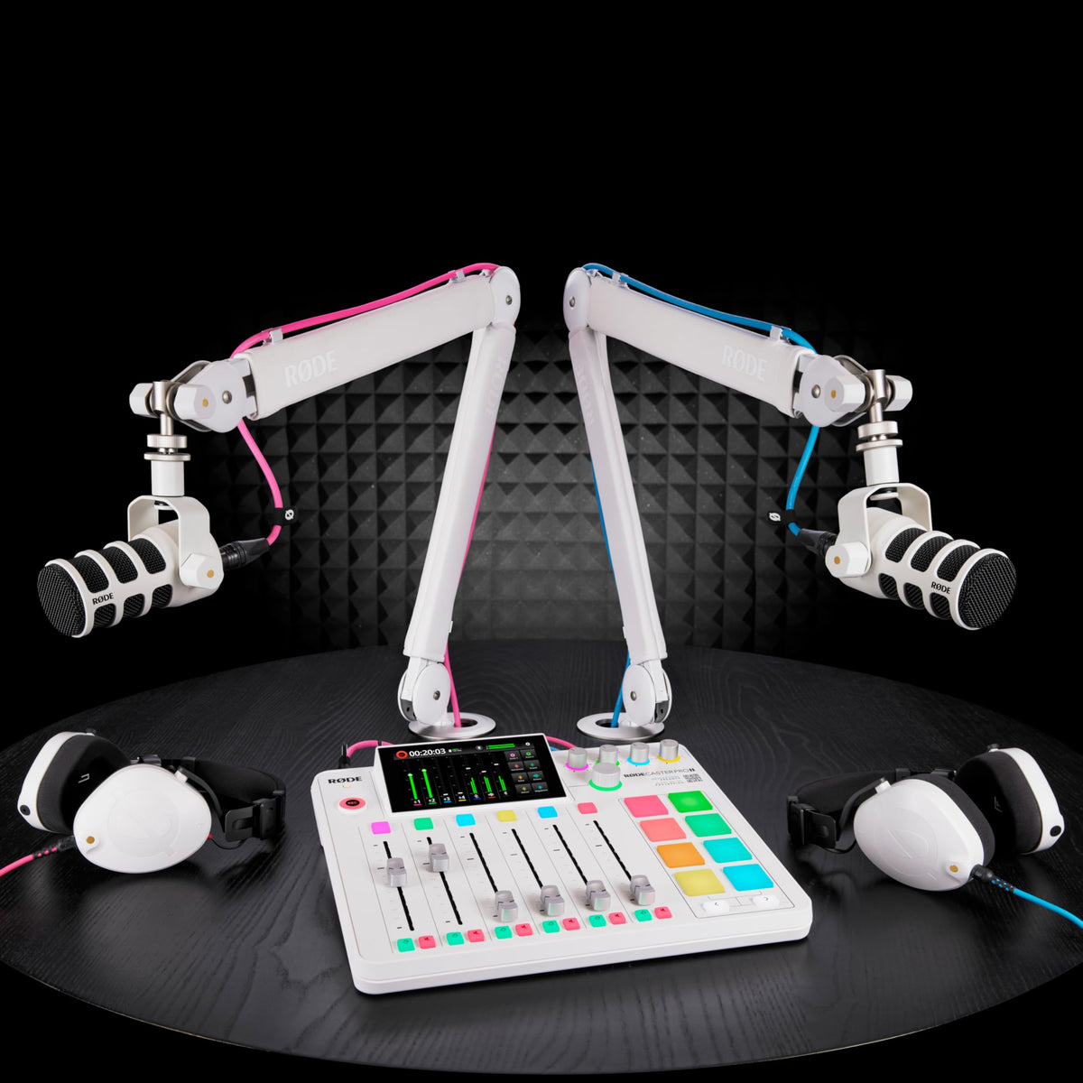 White Cardioid Dynamic Broadcast Microphone with XLR Cable E487711